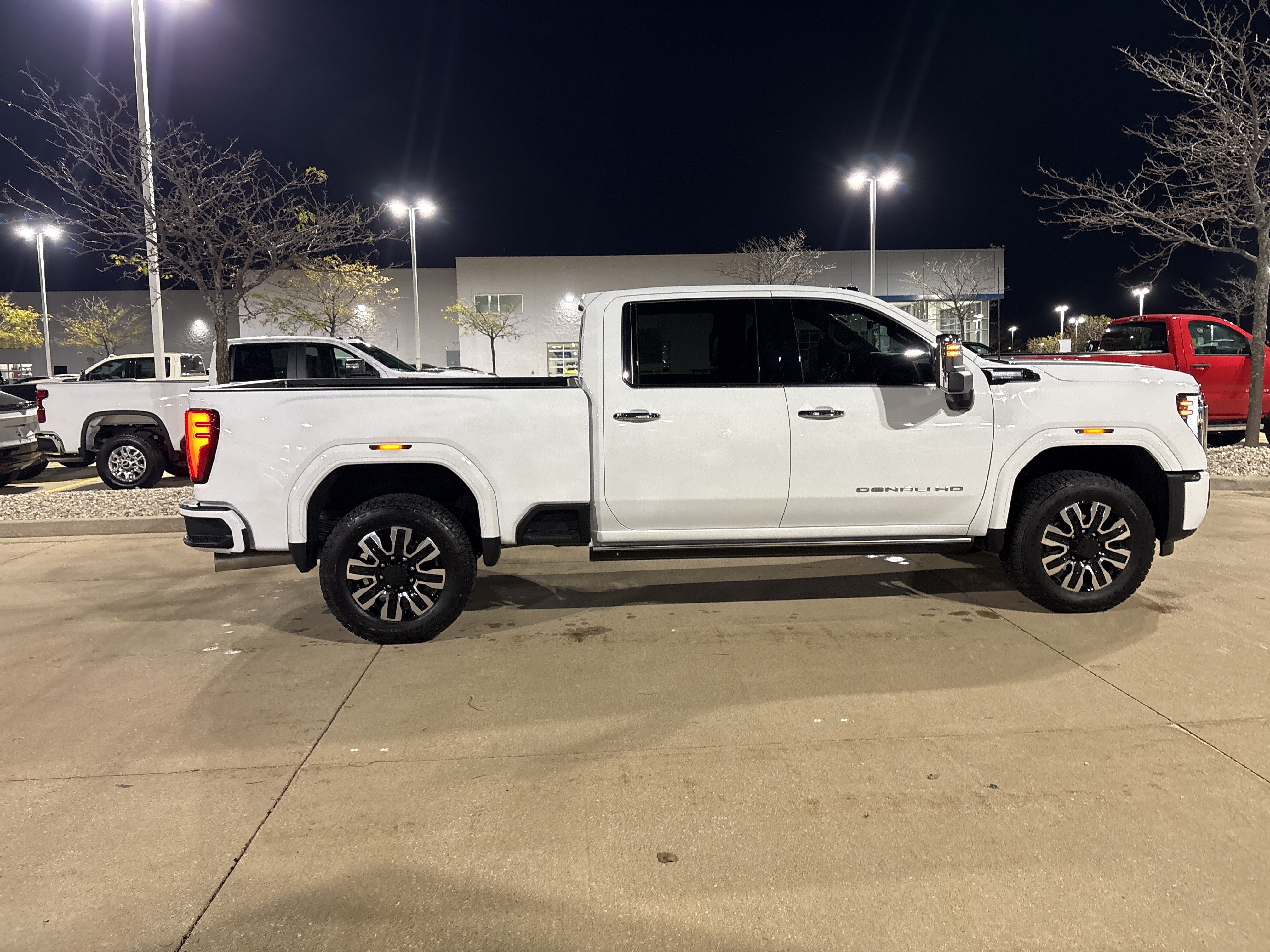 Used 2026 GMC Sierra 2500 Denali Ultimate AWD/4WD image 8