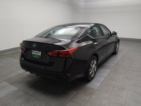 Used 2024 Nissan Altima 2.5 S FWD image 9