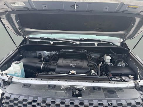 Used 2021 Toyota Tundra SR5 w/ SR5 Leather Package image 15