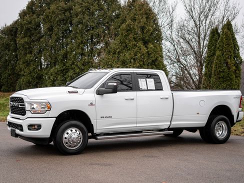 Used 2024 RAM 3500 Big Horn w/ Sport Appearance Package image 9