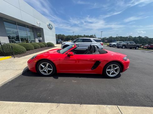 Used 2019 Porsche 718 Boxster RWD image 11