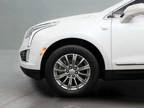 Used 2017 Cadillac XT5 Luxury image 31