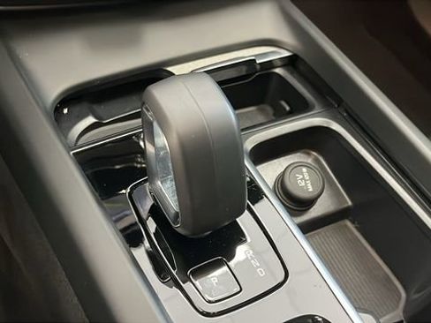 Certified 2025 Volvo XC60 B5 Plus image 17