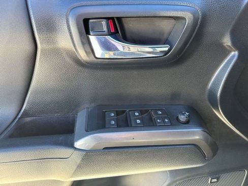 Used 2019 Toyota Tacoma TRD Sport AWD/4WD image 3