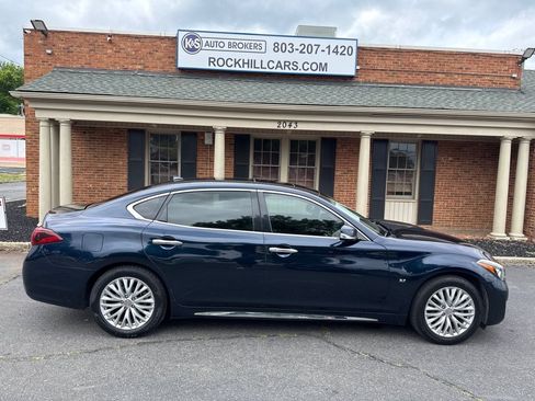 Used 2015 INFINITI Q70 L 3.7 w/ Deluxe Touring Package RWD image 3