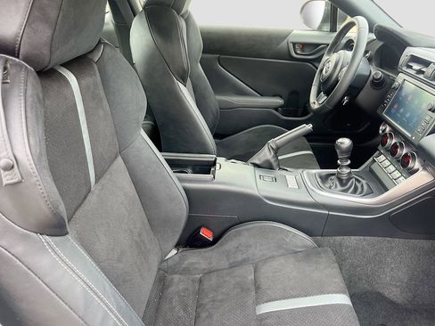 Used 2024 Toyota GR86 Premium image 25