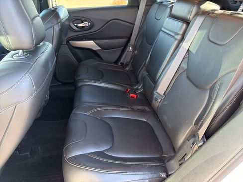 Used 2018 Jeep Cherokee Limited image 21