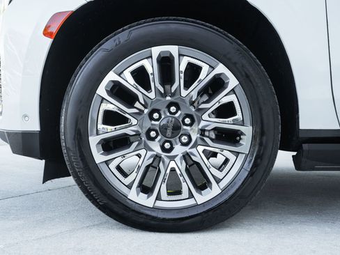 Used 2023 GMC Yukon XL Denali Ultimate image 30