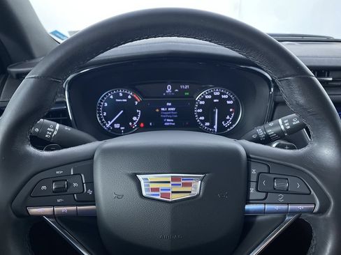 Used 2023 Cadillac XT6 Luxury FWD image 3