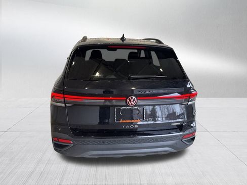 New 2026 Volkswagen Taos SE image 4