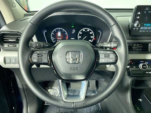 Used 2025 Honda Pilot Touring image 11