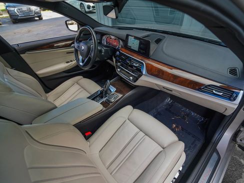 Used 2017 BMW 540i xDrive image 28