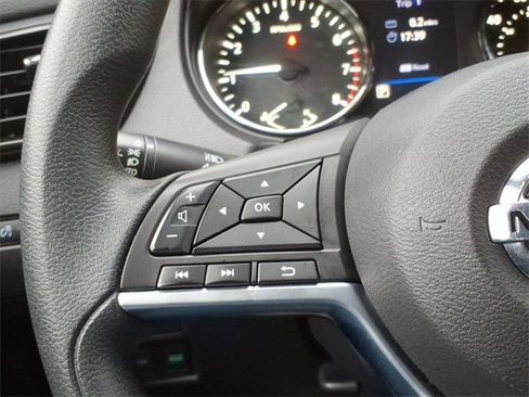 Used 2021 Nissan Rogue Sport S image 16