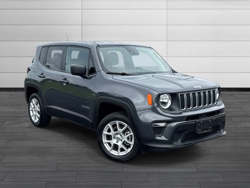 Used 2023 Jeep Renegade Latitude AWD/4WD image 2