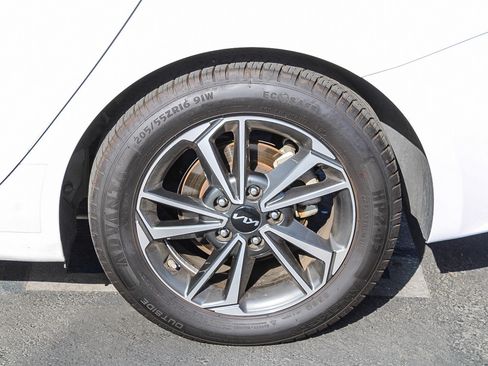Used 2023 Kia Forte LXS FWD image 12