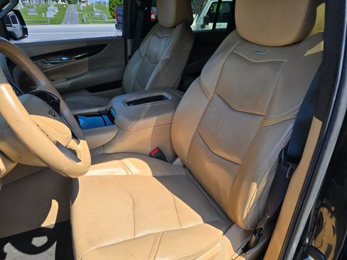 Used 2019 Cadillac Escalade ESV Platinum AWD/4WD image 13