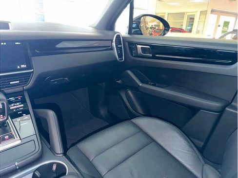 Used 2020 Porsche Cayenne AWD/4WD image 23