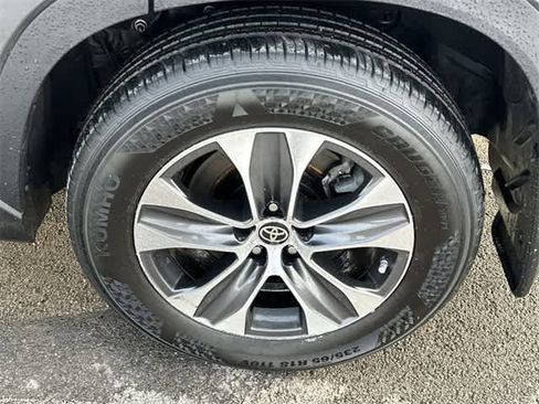 Used 2023 Toyota Highlander XLE image 5