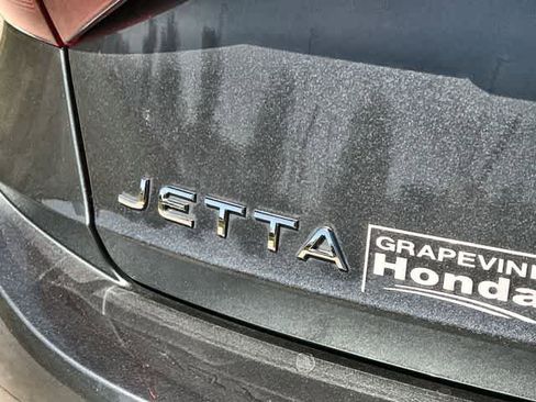 Used 2024 Volkswagen Jetta Sport image 8