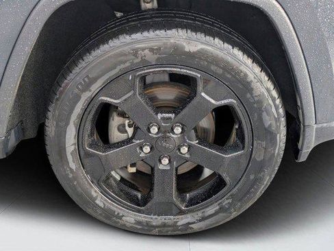 Certified 2018 Jeep Grand Cherokee Laredo image 9