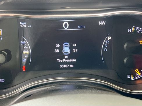 Used 2022 Jeep Grand Cherokee Laredo E image 12