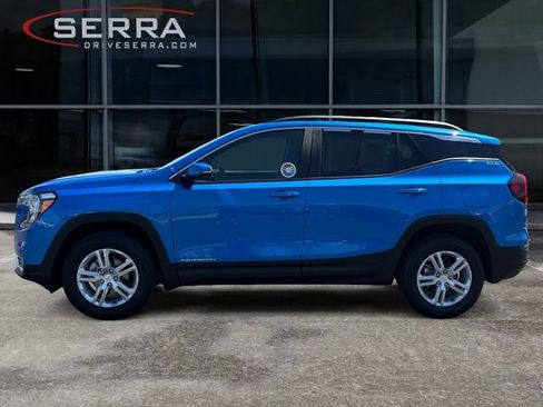 Used 2024 GMC Terrain SLE w/ Driver Convenience Package AWD/4WD image 2