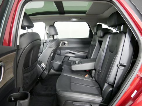 Used 2023 Kia Sorento S w/ Panoramic Sunroof Package AWD/4WD image 18