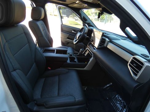 Used 2025 Toyota Tundra Limited image 31