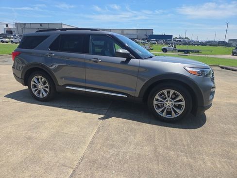 Used 2023 Ford Explorer XLT w/ Equipment Group 202A RWD image 11