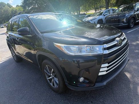 Used 2017 Toyota Highlander XLE FWD image 4