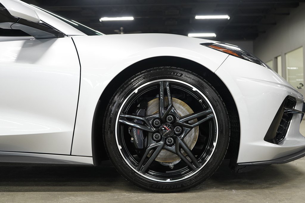 Used 2020 Chevrolet Corvette Stingray Coupe w/ Z51 Performance Package RWD image 28