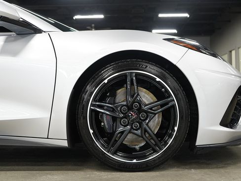 Used 2020 Chevrolet Corvette Stingray Coupe w/ Z51 Performance Package RWD image 28