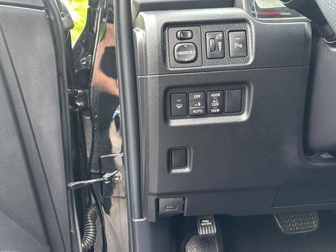 Used 2018 Toyota 4Runner Limited AWD/4WD image 32