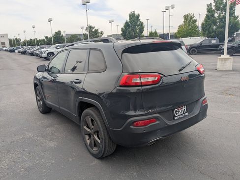 Used 2017 Jeep Cherokee Latitude w/ Comfort/Convenience Group AWD/4WD image 8