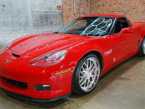 Used 2006 Chevrolet Corvette Z06 w/ Preferred Equipment Group RWD image 19