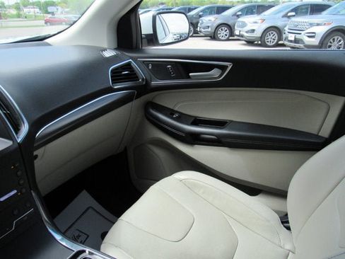 Used 2020 Ford Edge Titanium w/ Equipment Group 301A AWD/4WD image 26