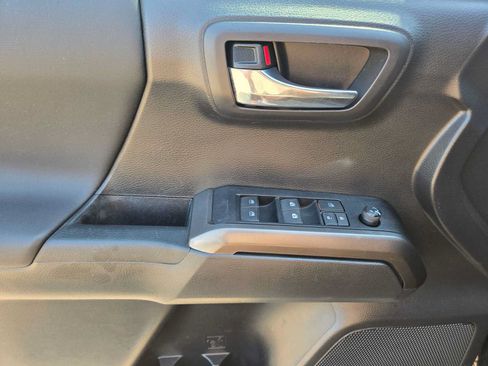 Used 2022 Toyota Tacoma TRD Off-Road w/ Technology Package AWD/4WD image 26