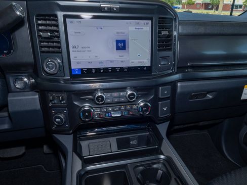 New 2026 Ford F250 Lariat w/ Black Appearance Package AWD/4WD image 18