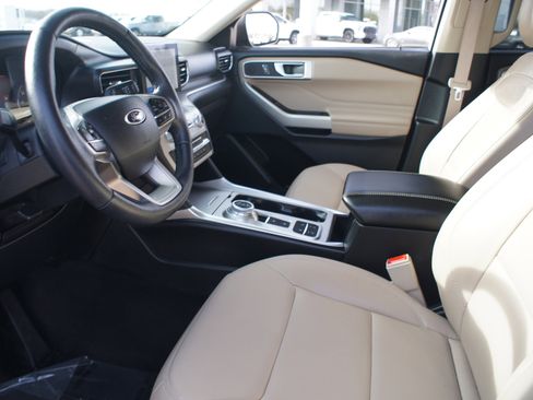Used 2021 Ford Explorer XLT w/ Equipment Group 202A image 14