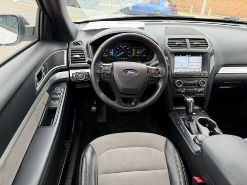 Used 2017 Ford Explorer XLT w/ Equipment Group 202A image 13