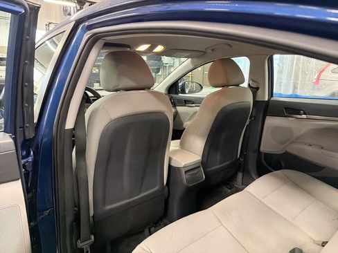 Used 2017 Hyundai Elantra SE image 23