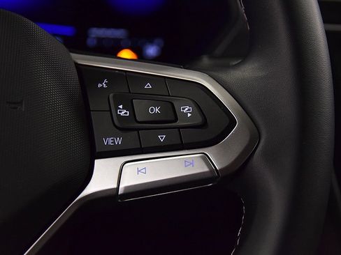 Used 2022 Volkswagen Tiguan S image 19