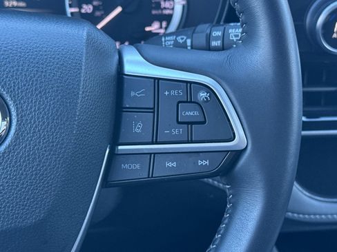 Used 2025 Toyota Highlander LE image 39