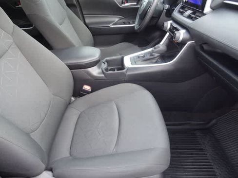 Used 2024 Toyota RAV4 XLE AWD/4WD image 13
