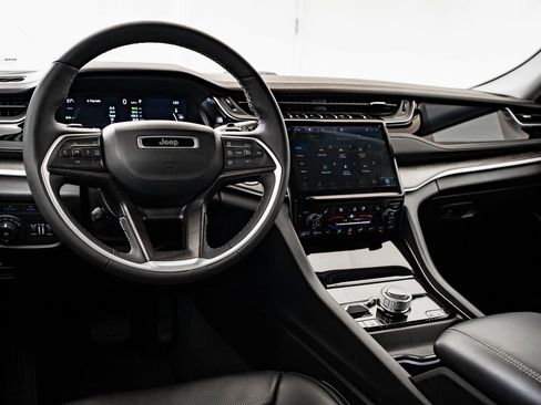 Used 2023 Jeep Grand Cherokee 30th Anniversary image 4