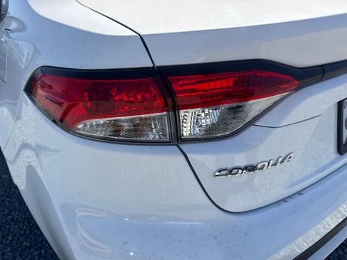 Used 2020 Toyota Corolla LE FWD image 12