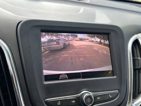 Used 2022 Chevrolet Equinox LS FWD image 24