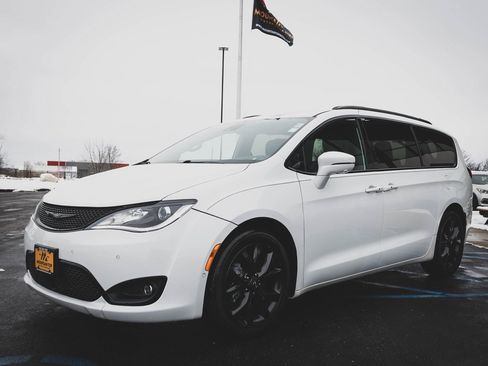 Used 2019 Chrysler Pacifica Limited w/ Advanced Safetytec Group image 22
