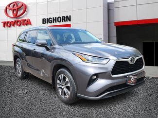 Used 2021 Toyota Highlander XLE image 1