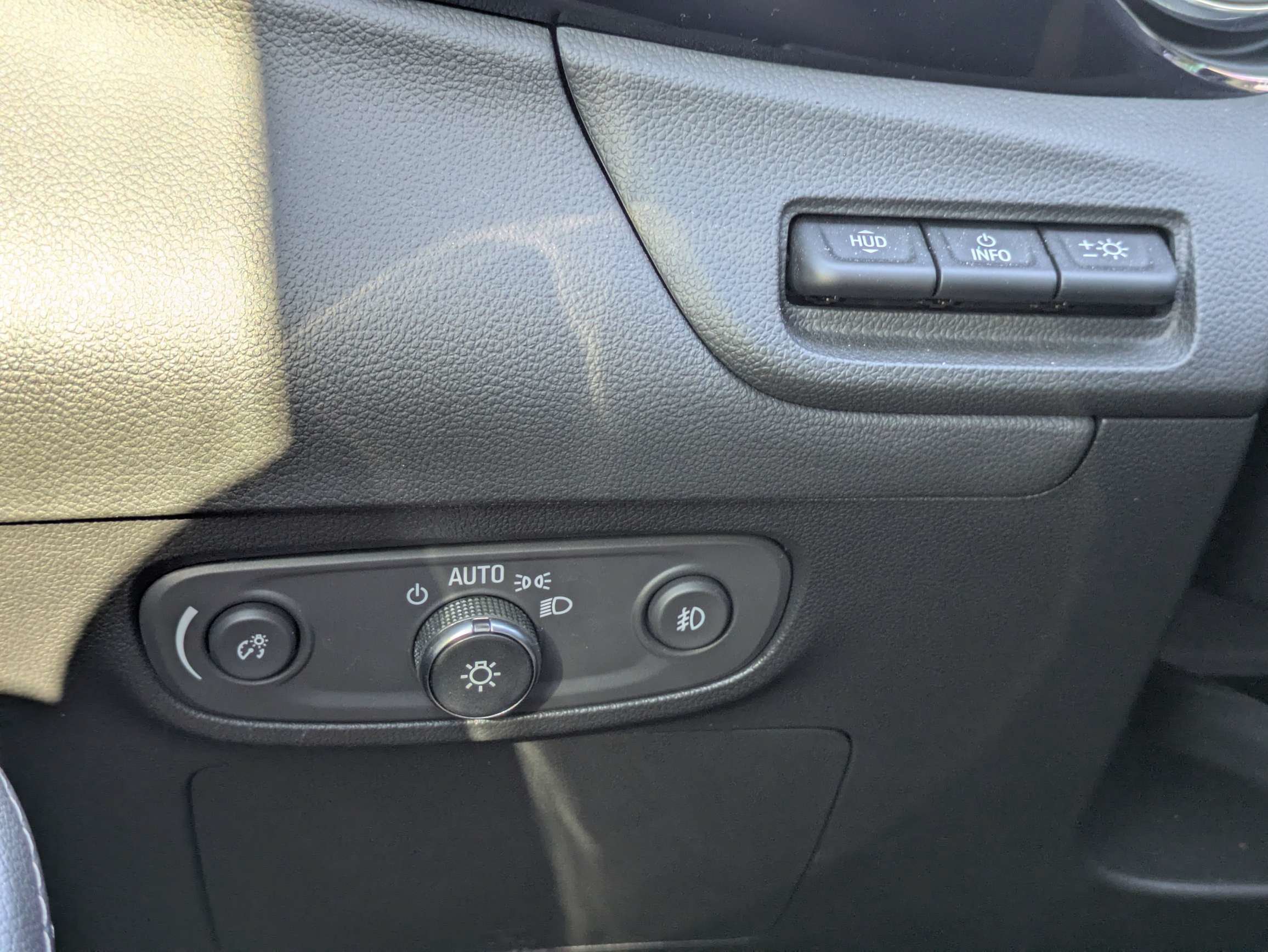Used 2023 Buick Encore GX Essence w/ Advanced Technology Package FWD image 37